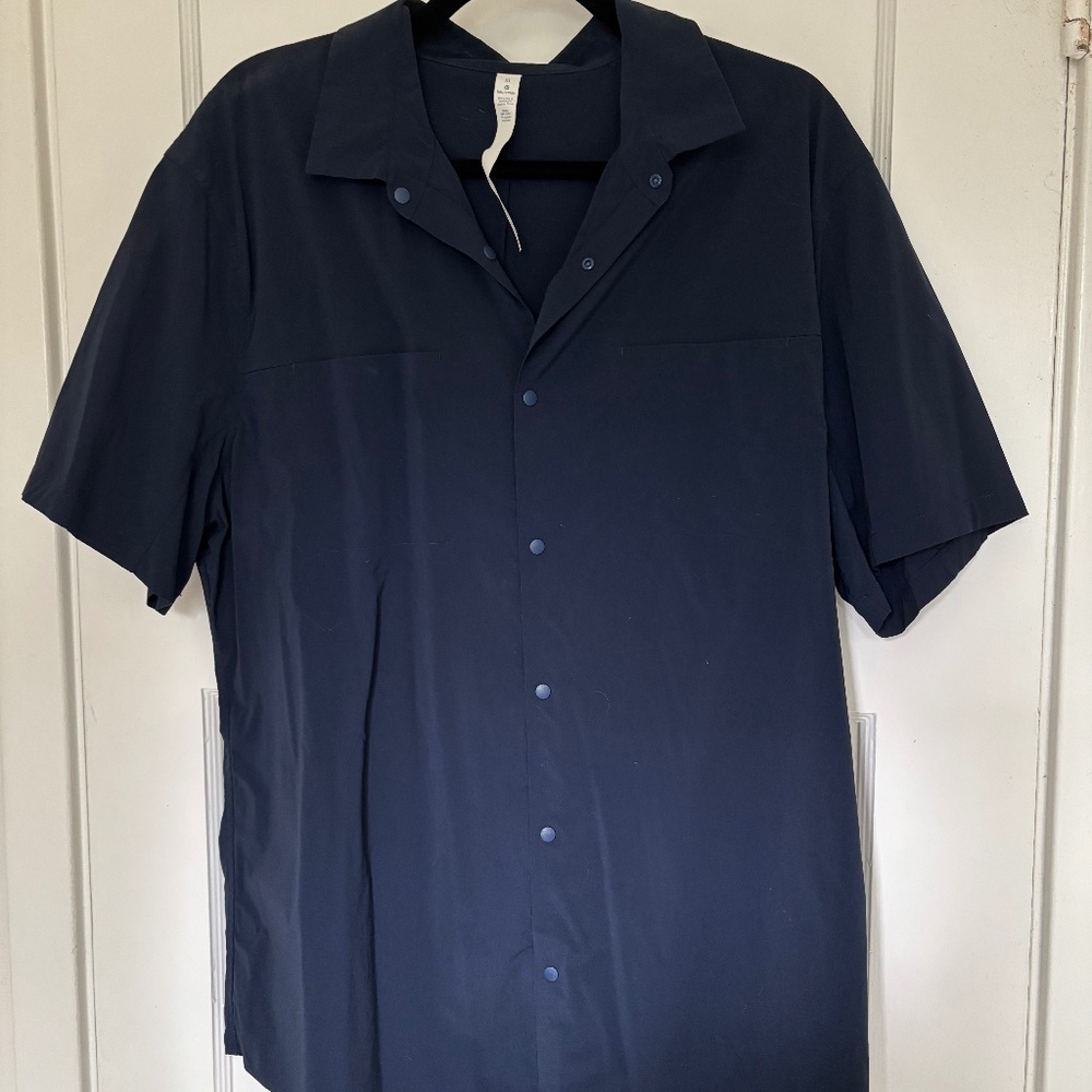 Lululemon Men’s shirt